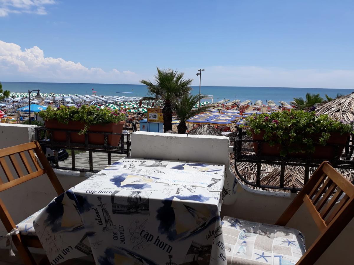 Appartamento Frontemare Azzurra Каорле Экстерьер фото
